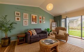 Meander Retreat - Garden Studio With Dog Park